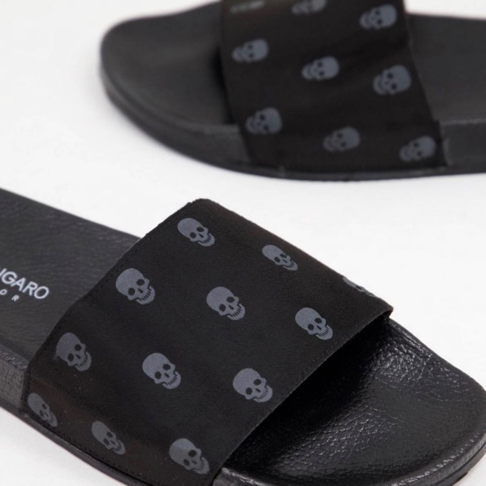 Bolongaro Trevor, black skull slides / flip flops. M 10 / 10.5. W 12 / 12.5.